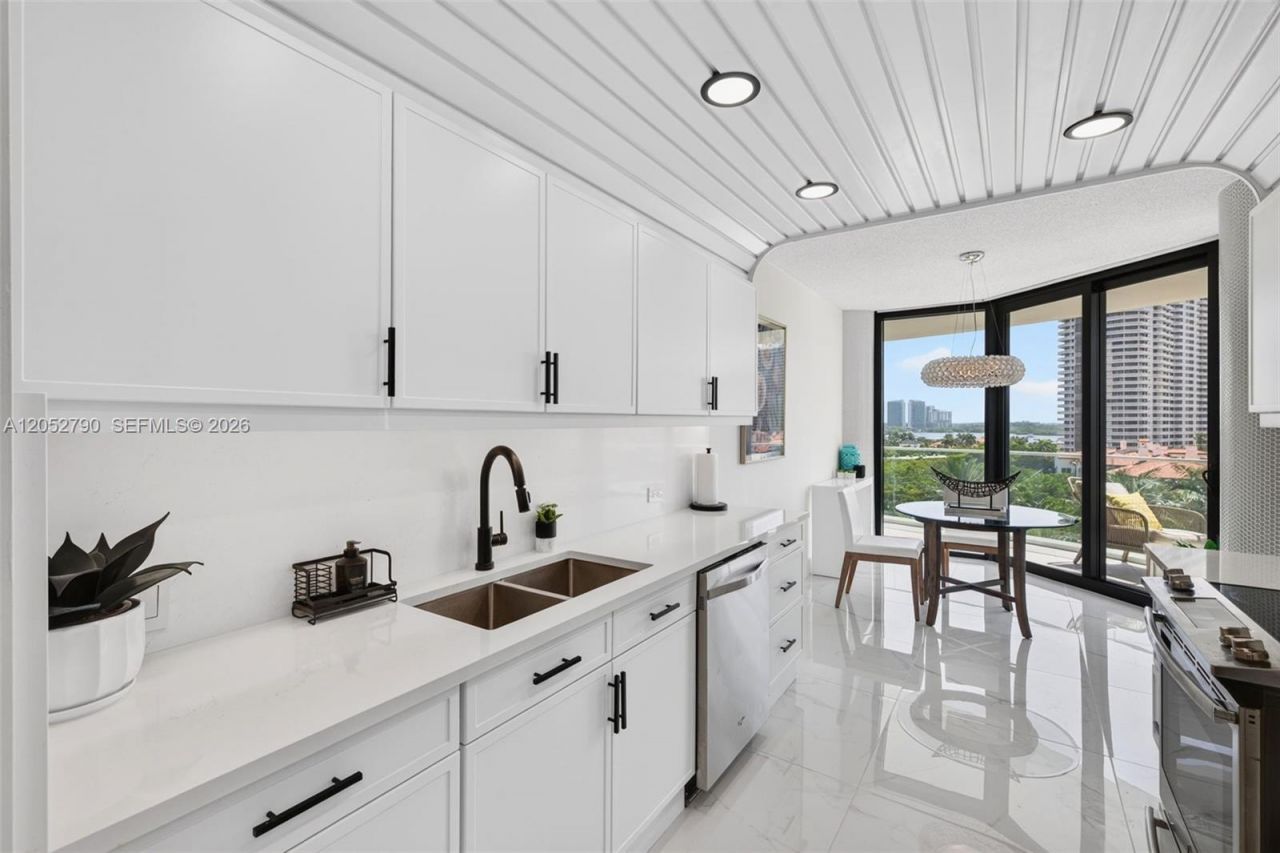 2800 Island Bl , Unit 904, Aventura, FL 33160 Photo