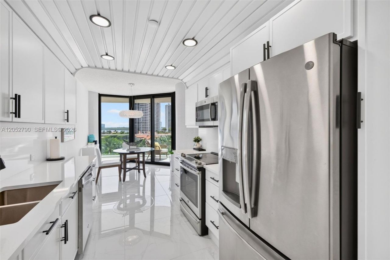 2800 Island Bl , Unit 904, Aventura, FL 33160 Photo