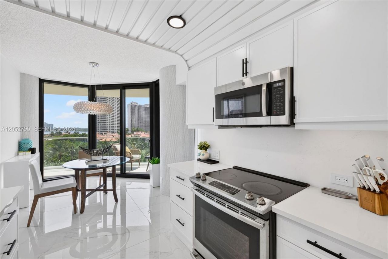 2800 Island Bl , Unit 904, Aventura, FL 33160 Photo