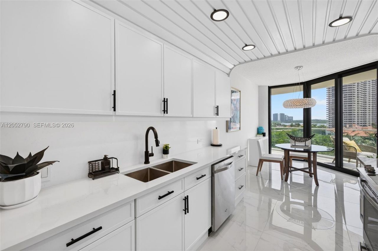 2800 Island Bl , Unit 904, Aventura, FL 33160 Photo
