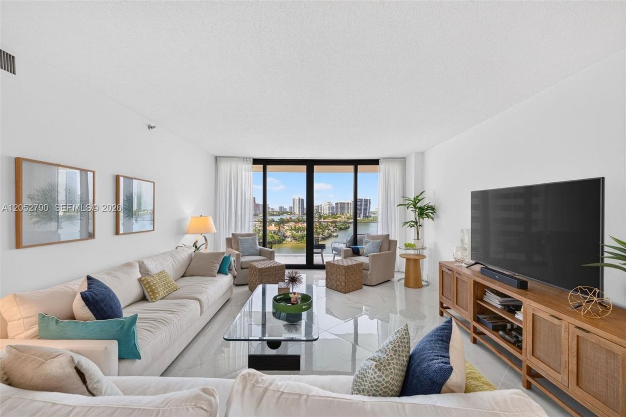 2800 Island Bl , Unit 904, Aventura, FL 33160 Photo