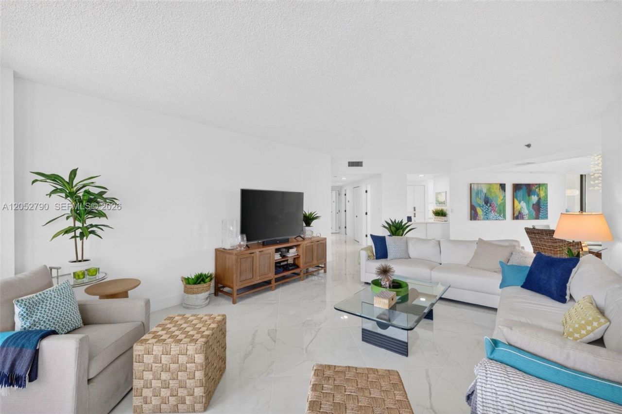 2800 Island Bl , Unit 904, Aventura, FL 33160 Photo