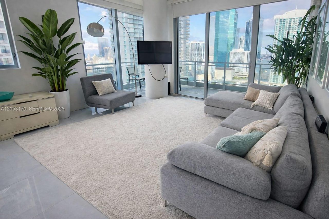 92 SW 3rd St , Unit 2510, Miami, FL 33130 Photo