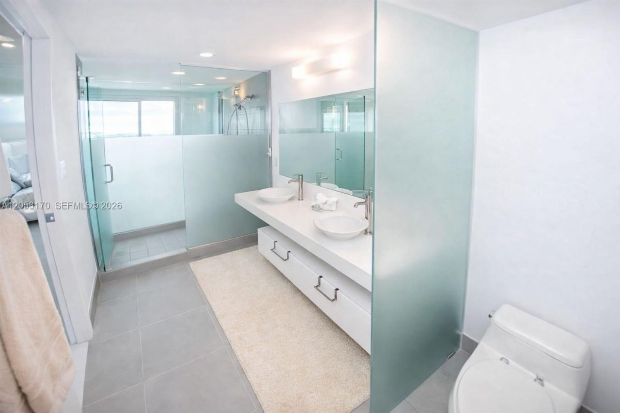 92 SW 3rd St , Unit 2510, Miami, FL 33130 Photo