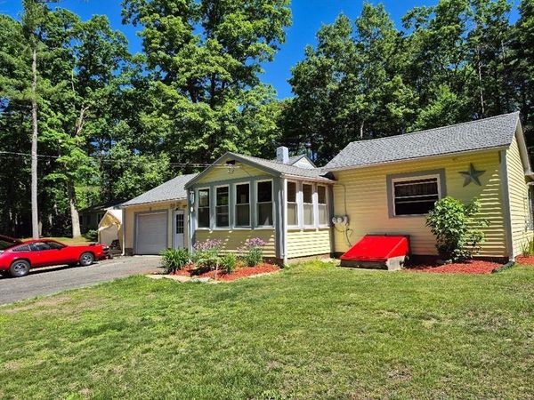 64 Munsell St, Belchertown, MA 01007