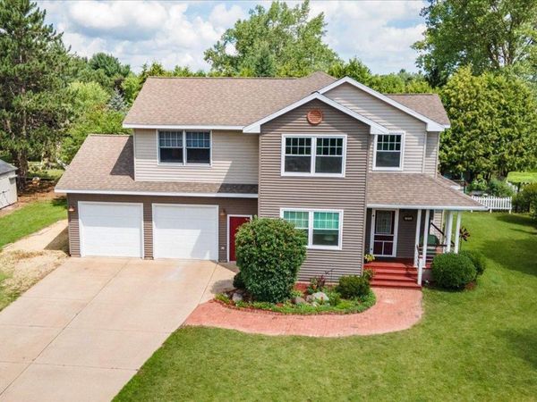 1015 Prairie Circle , Menomonie, WI 54751