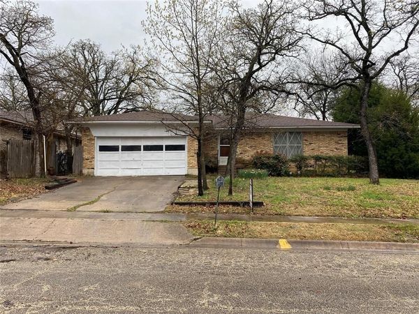 2110 Navajo Street, Denton, TX 76209