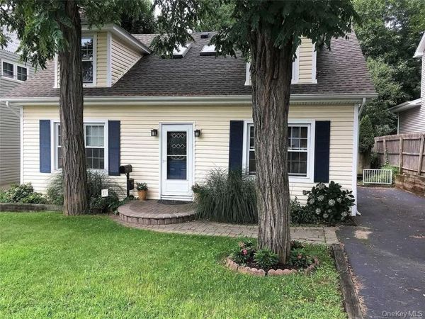 11 Bay Street , Bayville, NY 11709