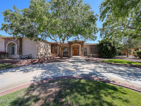 925 E Valencia Drive, Phoenix, AZ 85042