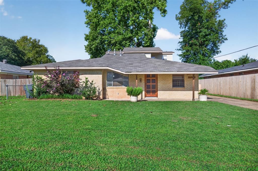 2714 E Cavett Drive, Shreveport, LA 71104 Main Photo