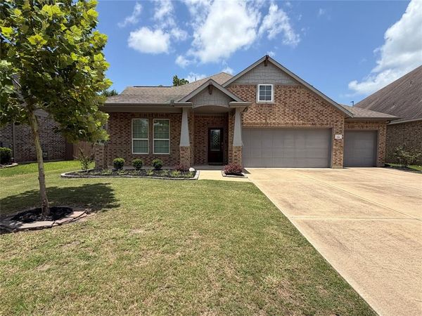 114 Woodridge Crossing, Clute, TX 77531