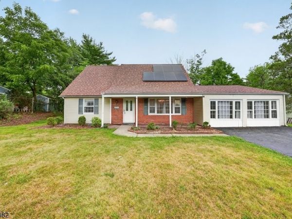 6 Concord Dr, Franklin, NJ 08873