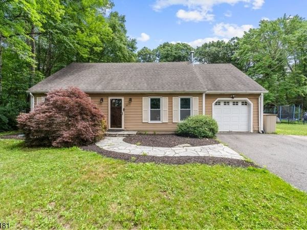 59 Possaghi Rd, Hampton, NJ 07860