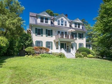88 Round Hill Rd, Unit 2, Northampton, MA 01060