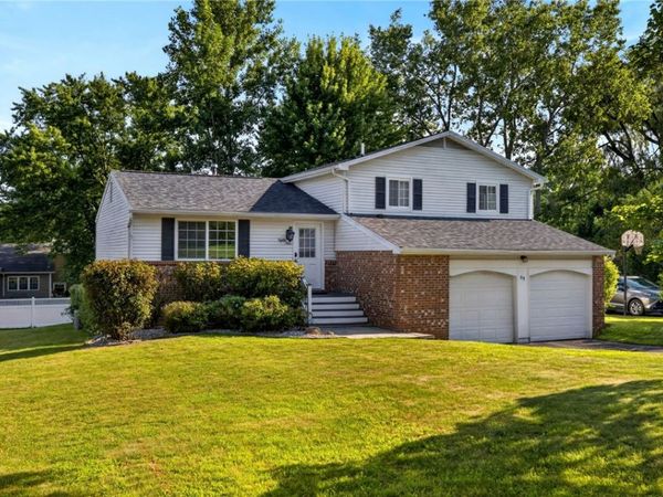 89 Staglen Dr, Henrietta, NY 14467