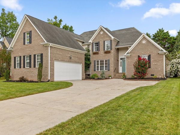 9859 Fieldcrest Drive, Apison, TN 37302