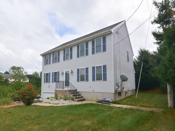 14 Depot St, Upton, MA 01568