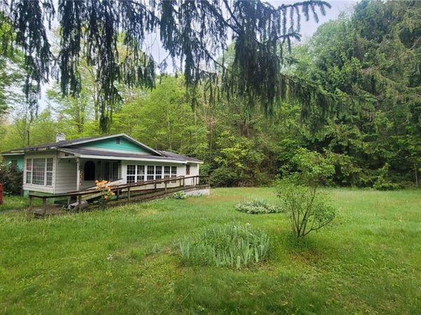 190-192 Hawkins Hollow Rd , Connellsville, PA 15425
