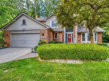 42790 Ledgeview Drive, Novi, MI 48377