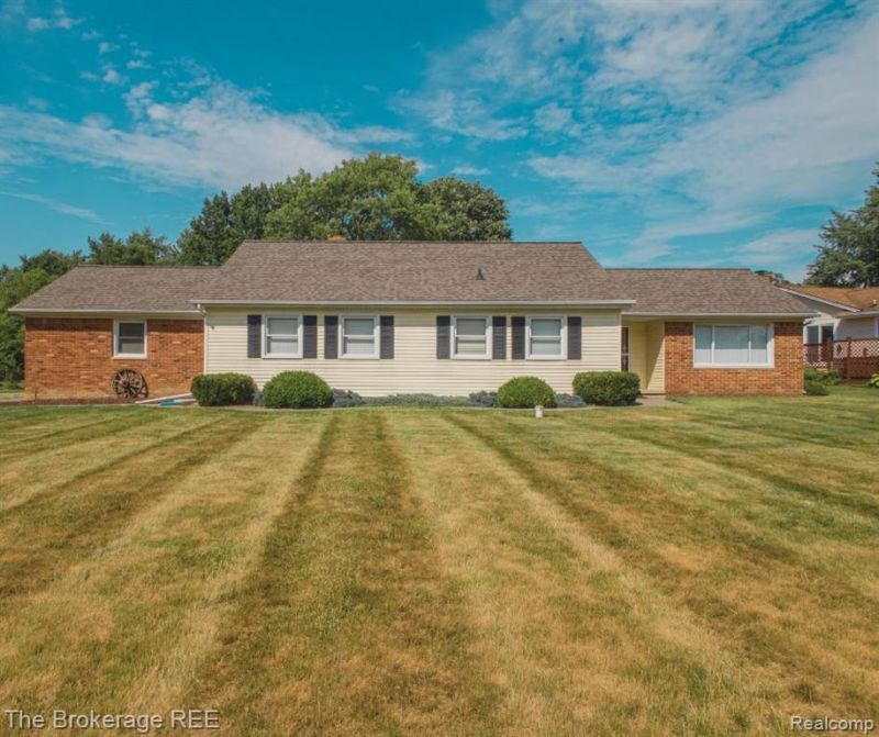 1382 Peachwood Drive, Flint Township, MI 48507 Main Photo