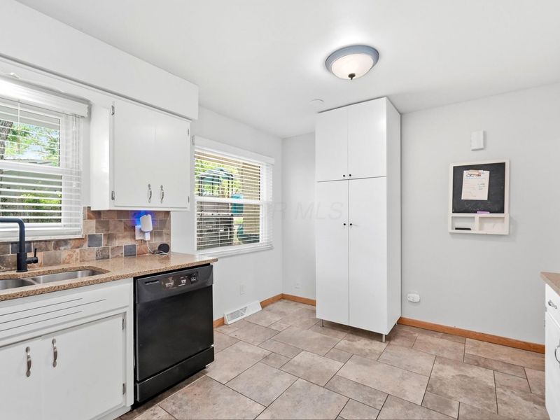 1381 Zollinger Road, Columbus, OH 43221 Photo 14