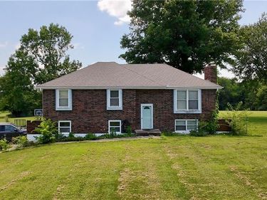 18741 Park Lane Circle, Lawson, MO 64062