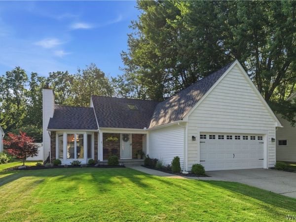 90 Grasspointe Drive, Buffalo, NY 14228