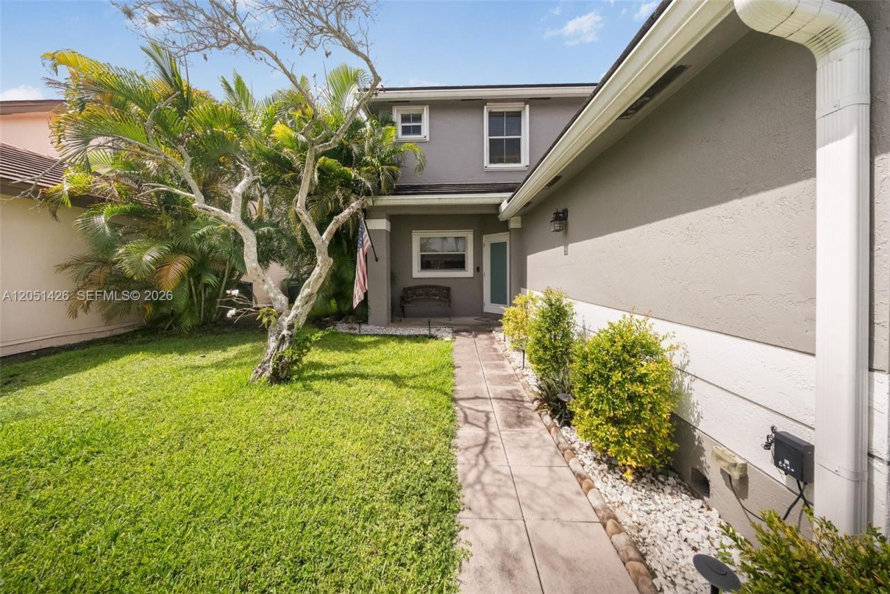 18546 NW 22nd St, Pembroke Pines, FL 33029 Photo