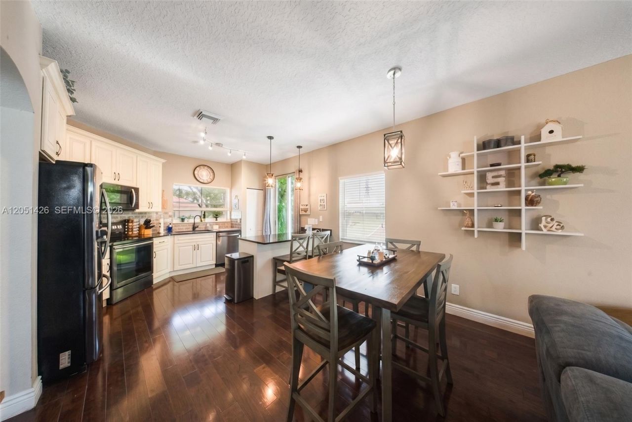 18546 NW 22nd St, Pembroke Pines, FL 33029 Photo