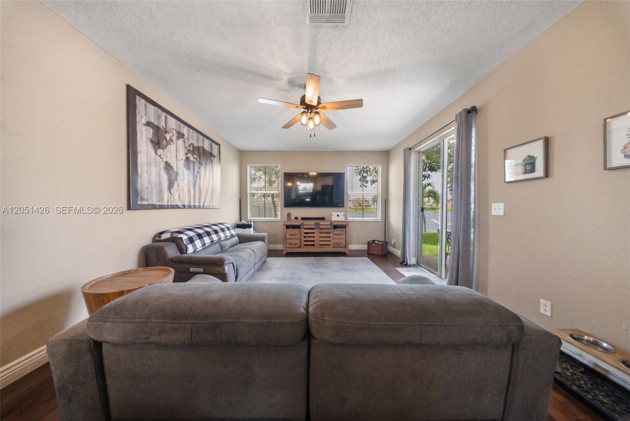 18546 NW 22nd St, Pembroke Pines, FL 33029 Photo