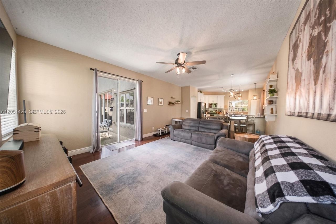 18546 NW 22nd St, Pembroke Pines, FL 33029 Photo