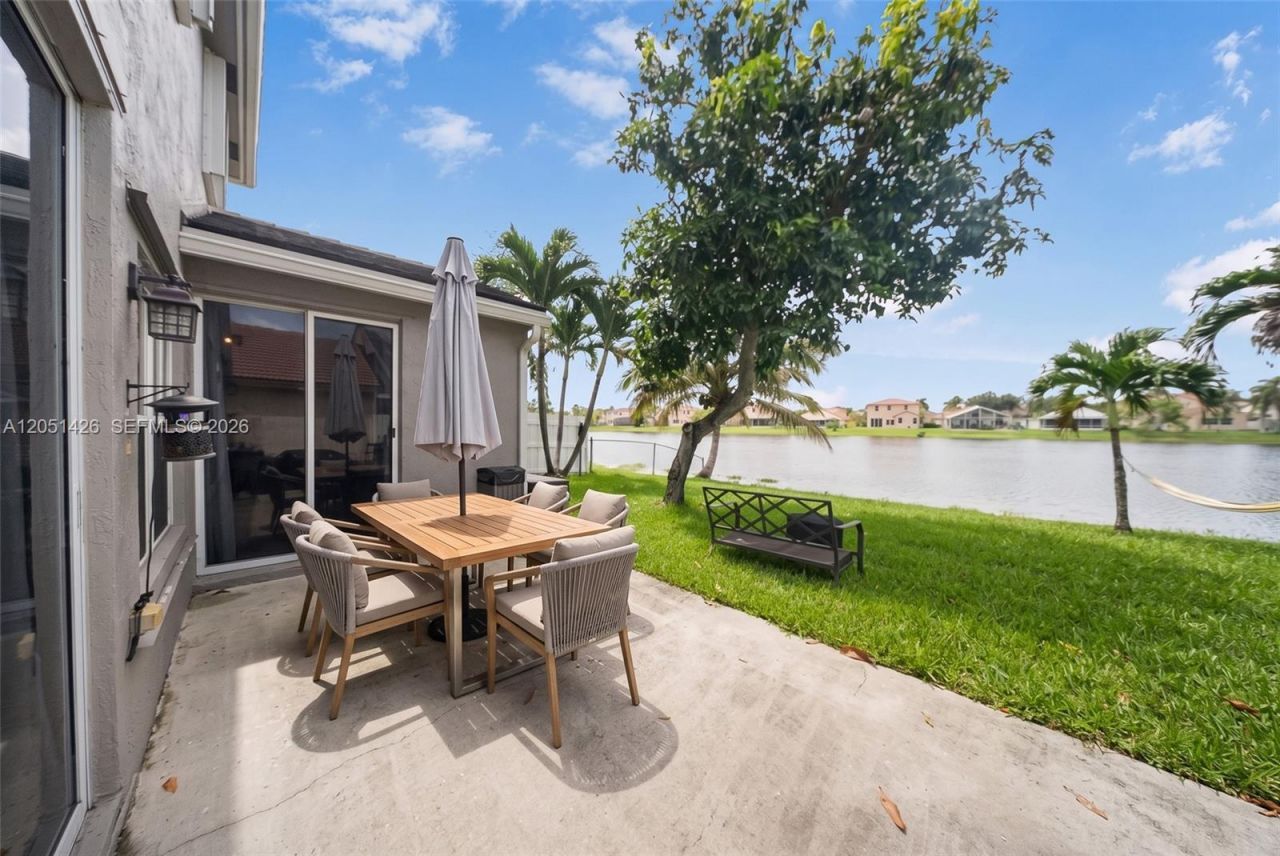 18546 NW 22nd St, Pembroke Pines, FL 33029 Photo