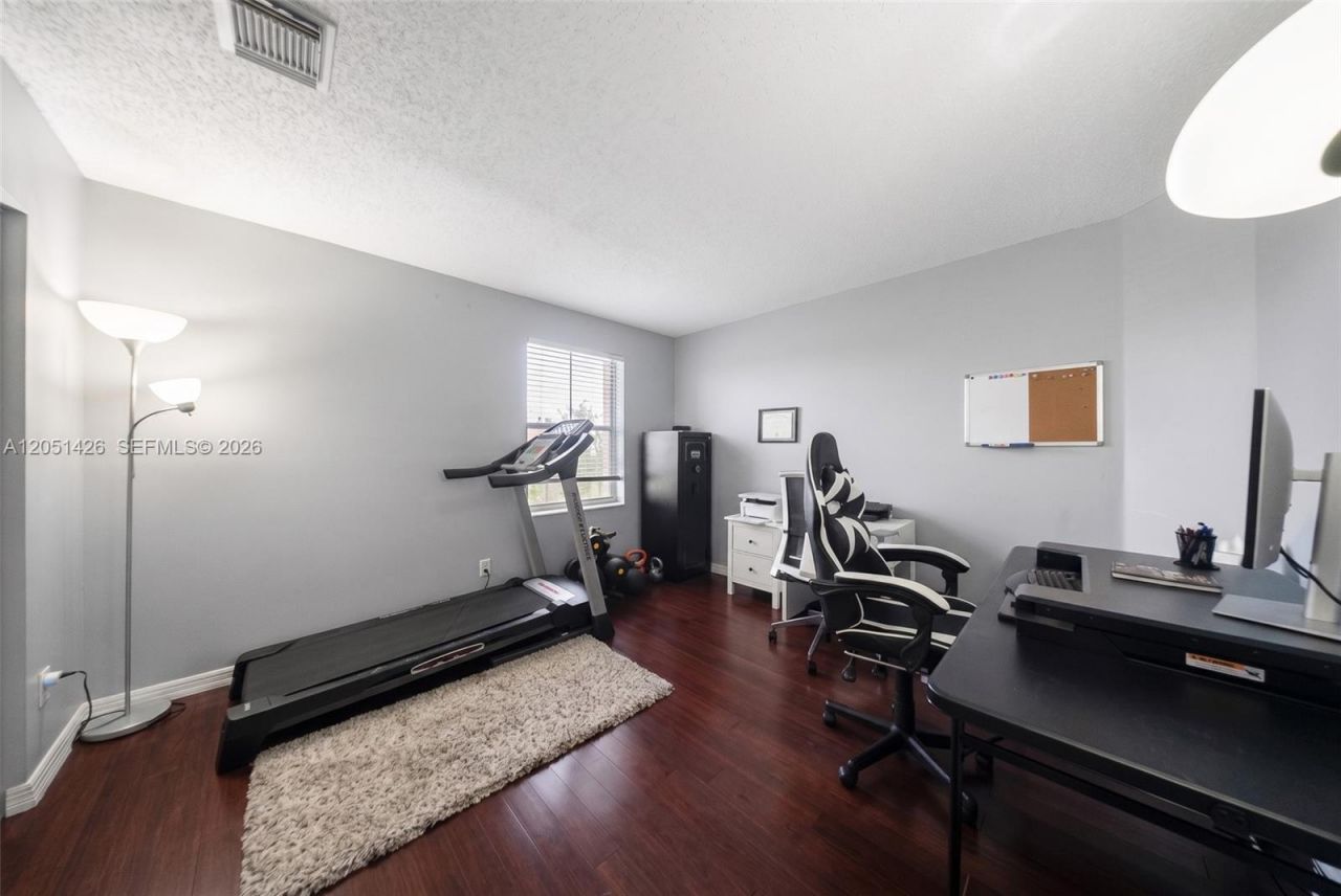 18546 NW 22nd St, Pembroke Pines, FL 33029 Photo