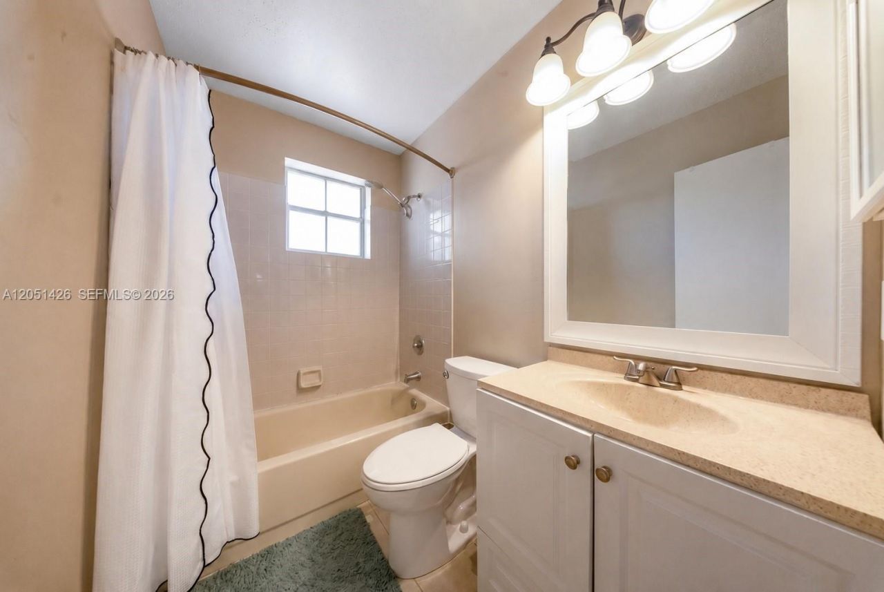 18546 NW 22nd St, Pembroke Pines, FL 33029 Photo