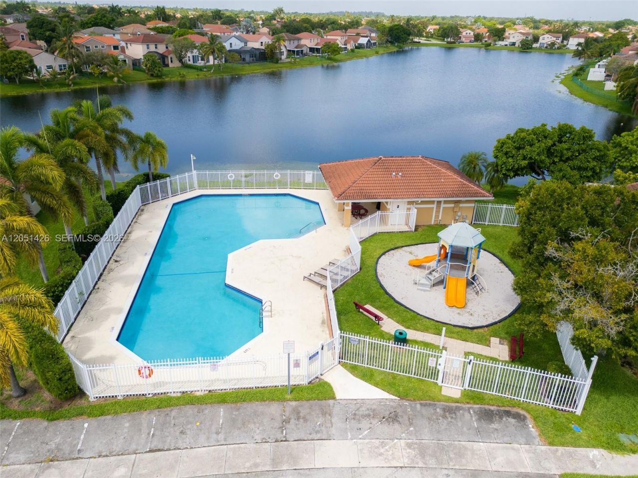 18546 NW 22nd St, Pembroke Pines, FL 33029 Photo