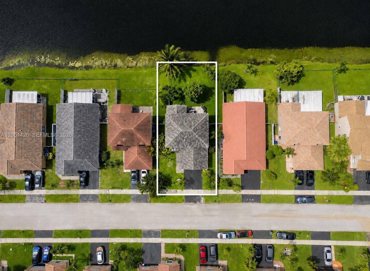18546 NW 22nd St, Pembroke Pines, FL 33029 Photo