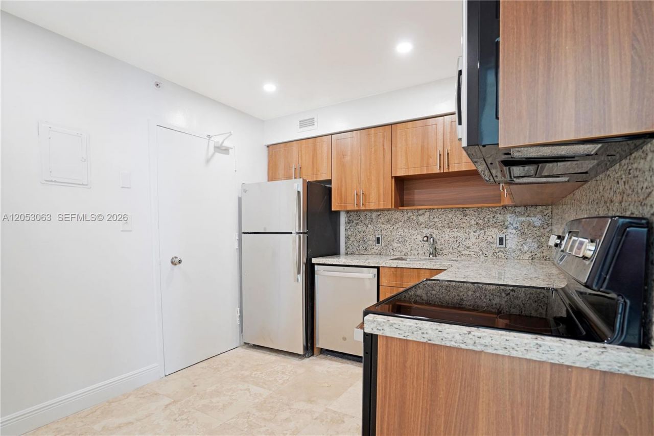 5101 Collins Ave , Unit 14L, Miami Beach, FL 33140 Photo