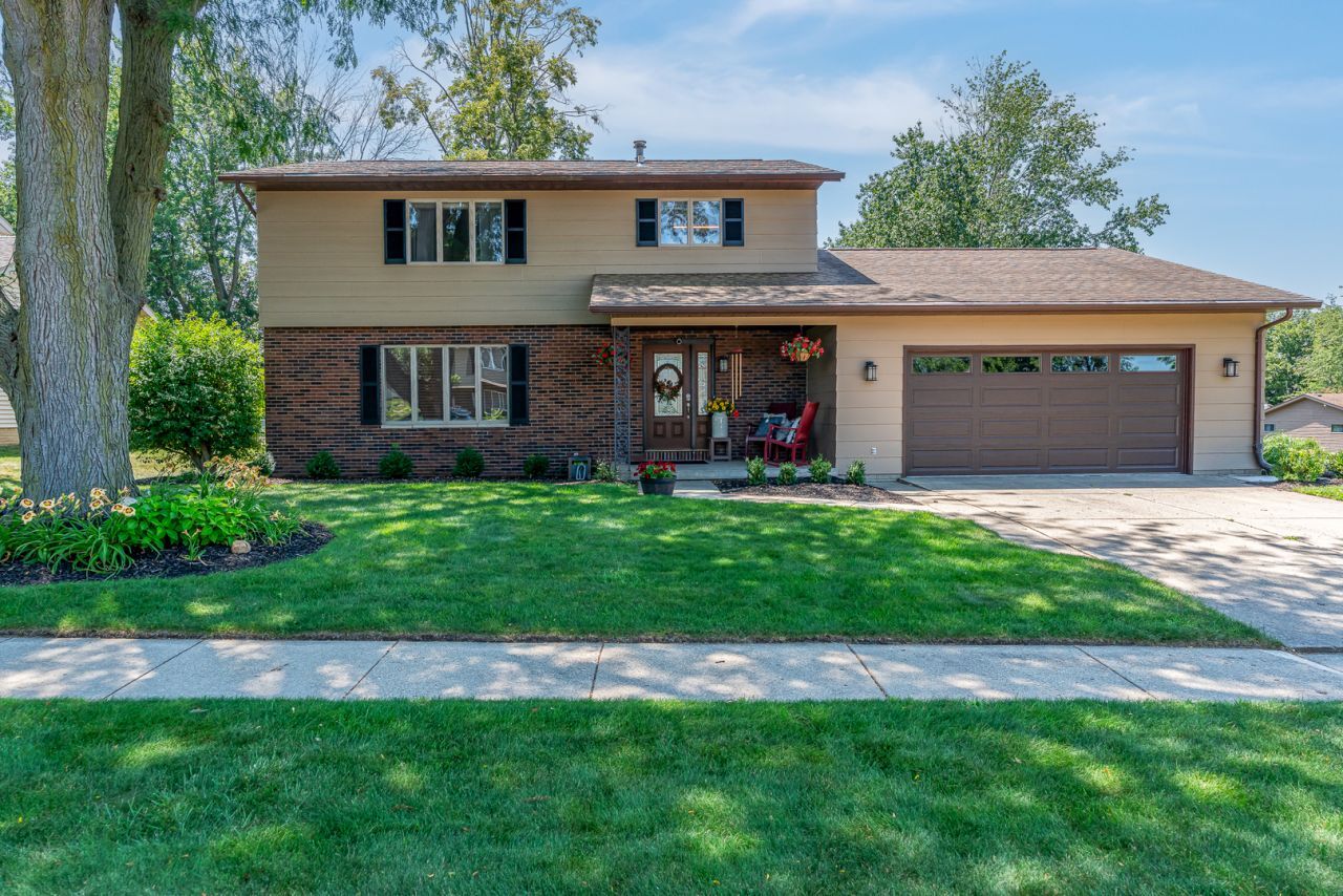 1007 Brookview Drive, DeWitt, IA 52742 Main Photo
