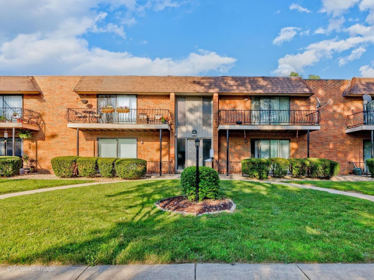 627 N Carroll Parkway , Glenwood, IL 60425