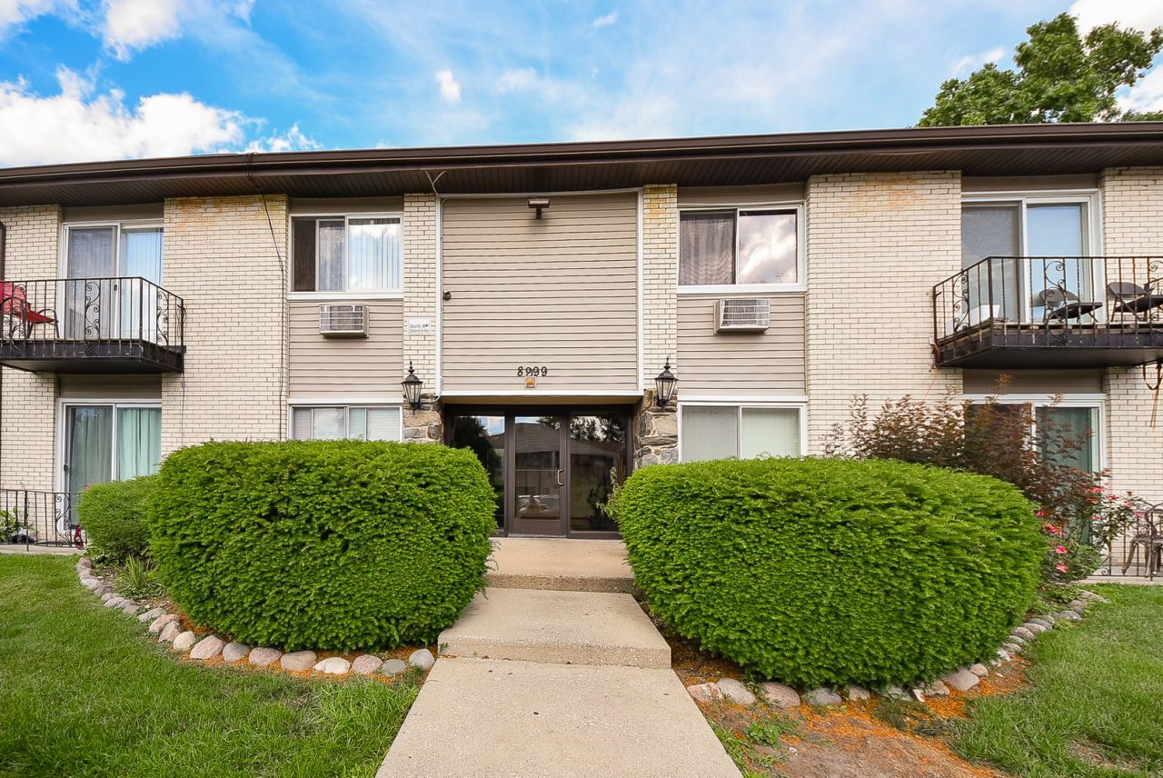 8999 Kennedy Drive , Des Plaines, IL 60016