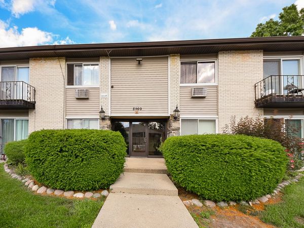 8999 Kennedy Drive , Unit 2B, Des Plaines, IL 60016