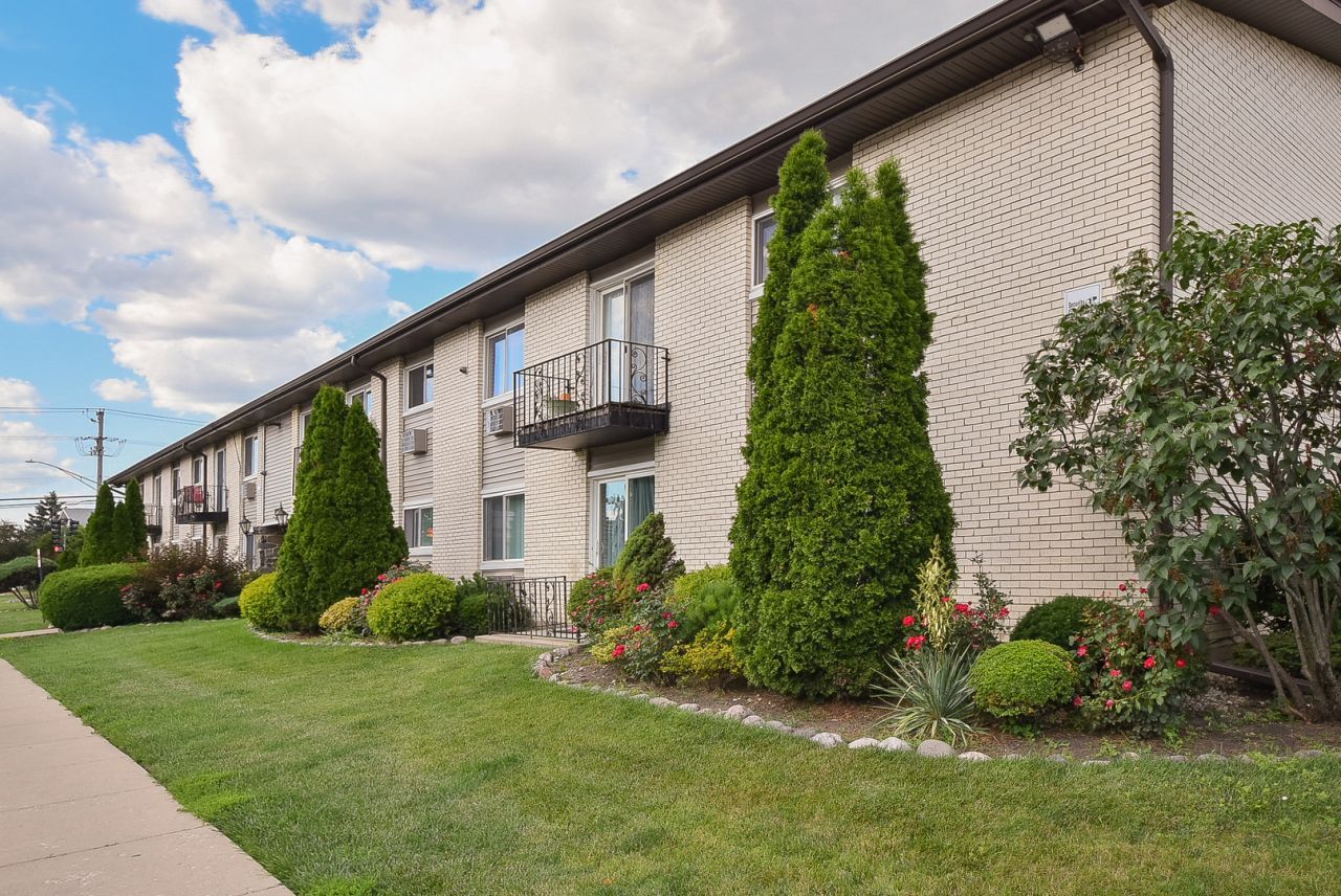 8999 Kennedy Drive , Des Plaines, IL 60016