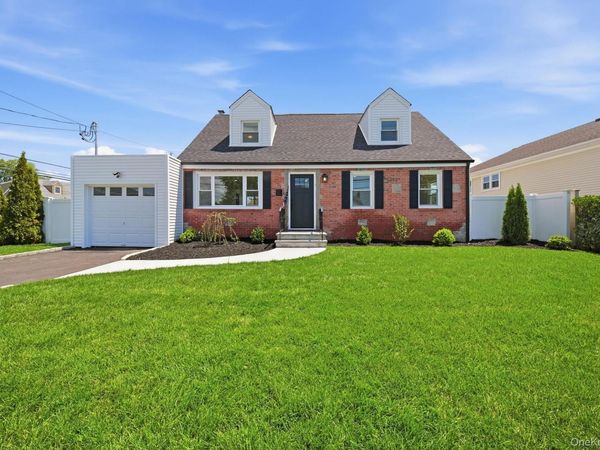 91 Doges Prom , Lindenhurst, NY 11757