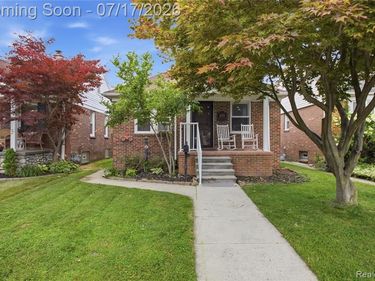 1070 Mollno Street, Wyandotte, MI 48192