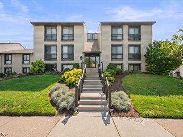 6300 Greenwood Parkway, Unit 406, Sagamore Hills, OH 44067