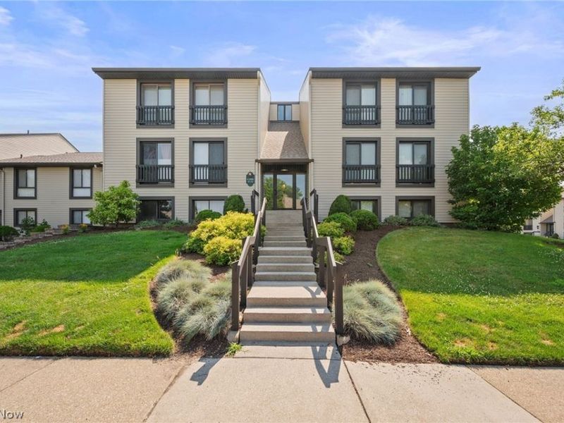 6300 Greenwood Parkway, Unit 406, Sagamore Hills, OH 44067 Photo 1