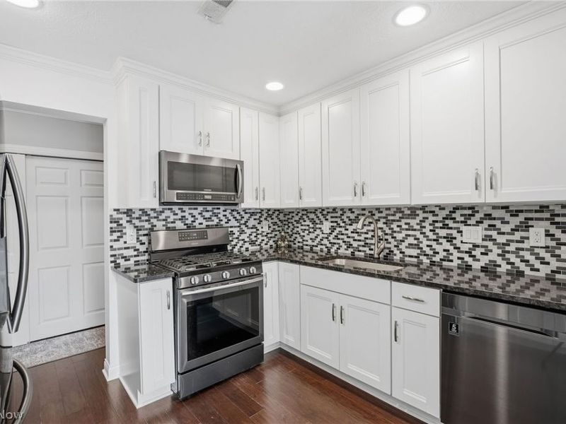6300 Greenwood Parkway, Unit 406, Sagamore Hills, OH 44067 Photo 9