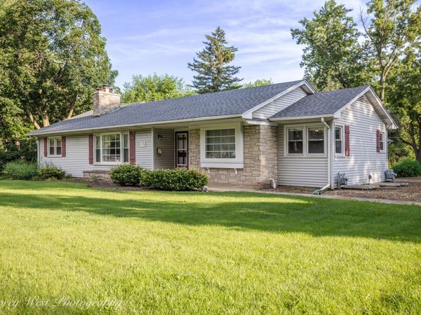 1319 W State Street , Geneva, IL 60134