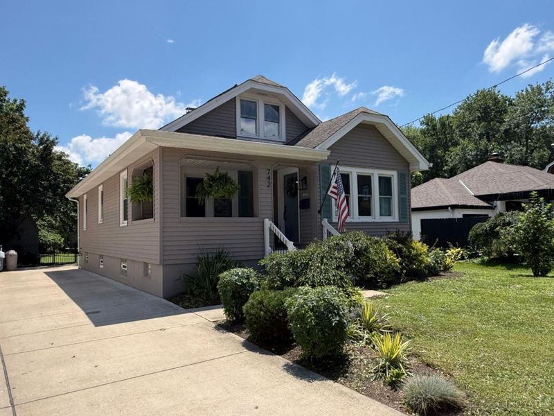 742 Barney Avenue, Wyoming, OH 45215 Photo 3