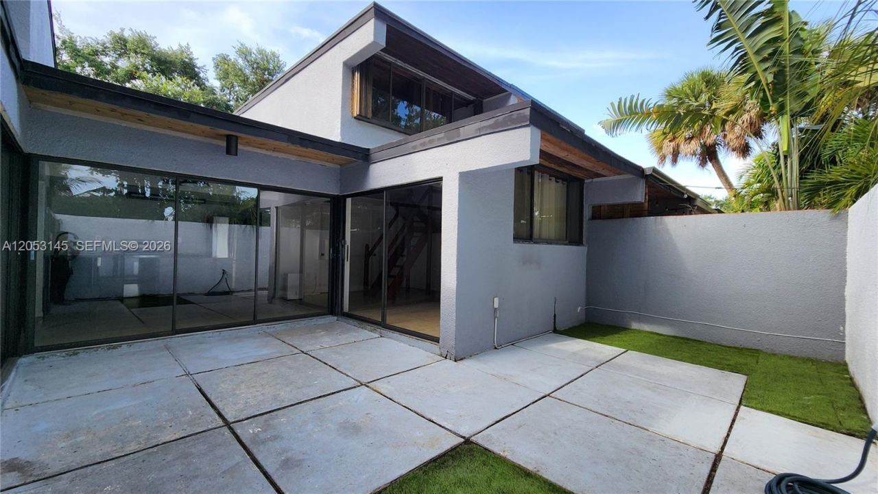 6439 Lemon Tree Ln, Miami Lakes, FL 33014 Photo
